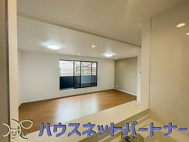 家族の様子を見ながらキッチンでお料理。一日の出来事を会話しながらの家事は嬉しいコミュニケーション。