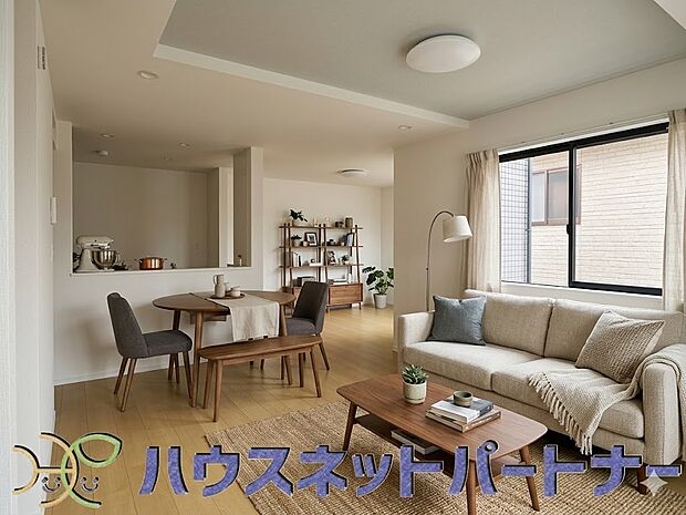 明るく開放的なダイニング。家族とのコミュニケーションが取りやすく、みんなの笑顔が溢れます(家具はイメージです)