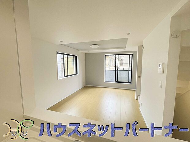 お料理できたらカウンターから手渡しができます。家族で会話をしながらお料理を楽しく。