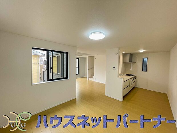 陽だまりのある光彩豊かなリビングは、何よりも快適で心休まる時間を過ごせます。