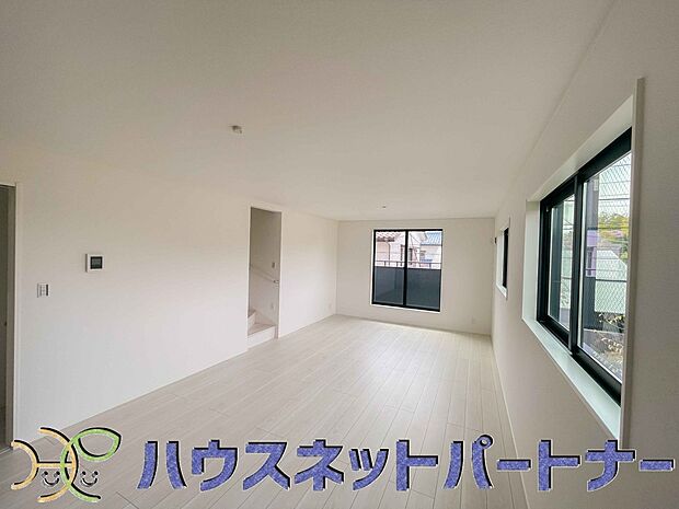 陽だまりのある光彩豊かなリビングは、何よりも快適で心休まる時間を過ごせます。