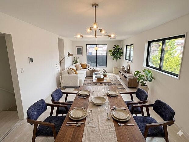 インテリアショップで見掛けた「あの家具」も置ける、ゆったりとした空間。時に広さが上質な寛ぎの時間になる事も。（家具はイメージです）