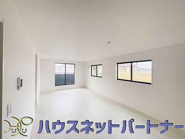 陽だまりのある光彩豊かなリビングは、何よりも快適で心休まる時間を過ごせます。