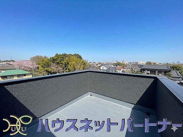 陽当りが良いと、洗濯物が乾きやすいですし、湿気やカビの心配も減るので快適です。寒い冬の日でも、日差しが届くと家の中が暖かくなりますね。