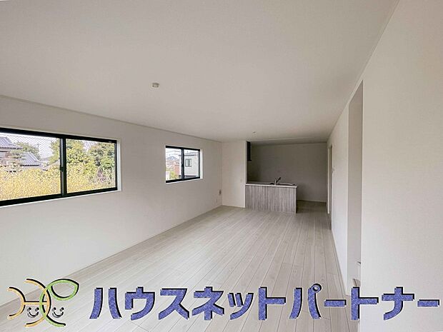 明るく開放的なダイニング。家族とのコミュニケーションが取りやすく、みんなの笑顔が溢れます。