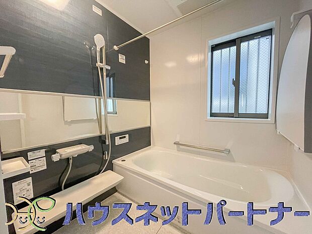 清潔を基調とした浴室は家族と一緒にお風呂に入れる広さです。楽しく癒しの一時を・・。