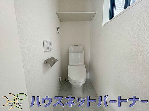 壁リモコンの場合、洗浄位置や水量の強弱など、シャワートイレをお好みの使い心地に設定できます。毎日使うトイレだから、使い勝手の良い機能があるとうれしいですね。