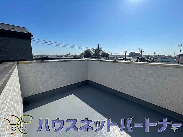 陽当りが良いと、洗濯物が乾きやすいですし、湿気やカビの心配も減るので快適です。寒い冬の日でも、日差しが届くと家の中が暖かくなりますね。