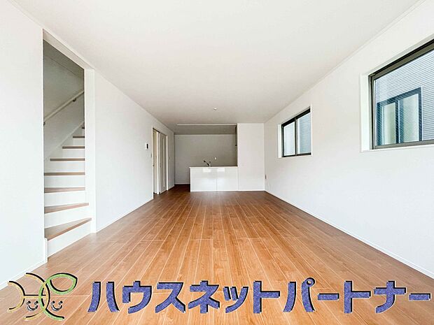 明るく開放的なダイニング。家族とのコミュニケーションが取りやすく、みんなの笑顔が溢れます。