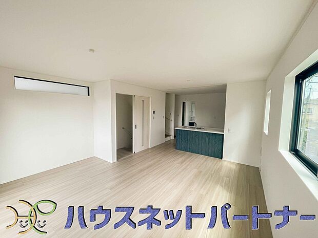 お料理できたらカウンターから手渡しができます。家族で会話をしながらお料理を楽しく。