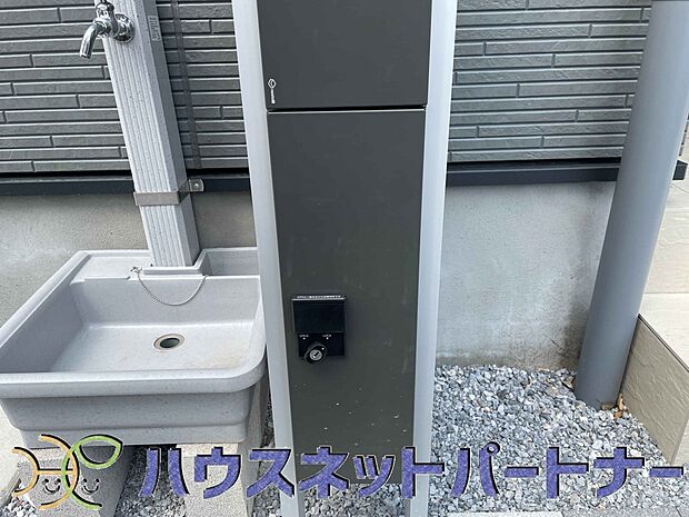 外水栓。お庭への水撒きや車の洗車、家の外壁の掃除などに利用できる、あると便利な外水栓。
