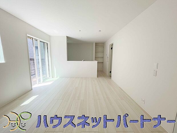 明るく開放的なダイニング。家族とのコミュニケーションが取りやすく、みんなの笑顔が溢れます