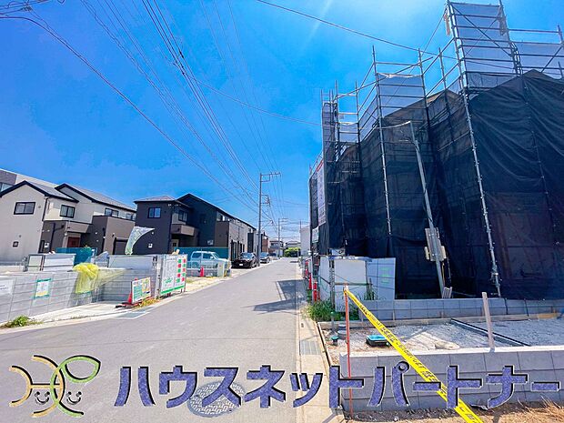 前面道路でお車を駐車するのも楽々。