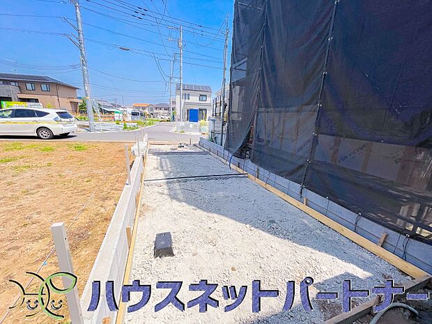 駐車場がある戸建を持つ最大のメリットは、駐車場代金を支払い続ける必要がないことです。賃貸住宅に住んでいる方が、戸建の購入を考えるきっかけに挙げることが多いようです。