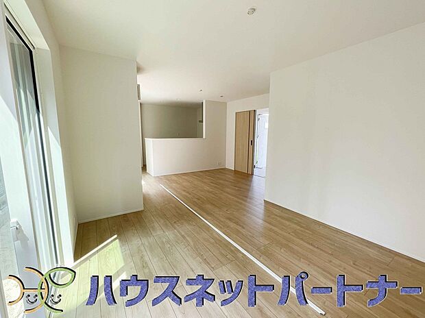 明るく開放的なダイニング。家族とのコミュニケーションが取りやすく、みんなの笑顔が溢れます