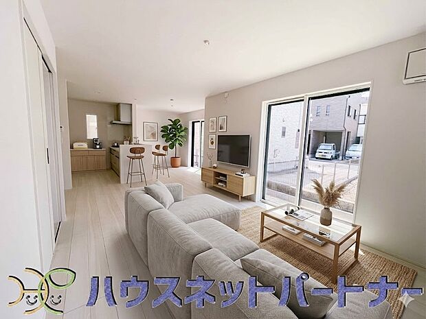 陽だまりのある光彩豊かなリビングは、何よりも快適で心休まる時間を過ごせます。（家具はイメージです）