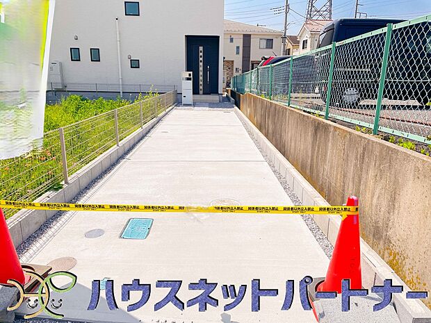 駐車場がある戸建を持つ最大のメリットは、駐車場代金を支払い続ける必要がないことです。賃貸住宅に住んでいる方が、戸建の購入を考えるきっかけに挙げることが多いようです。