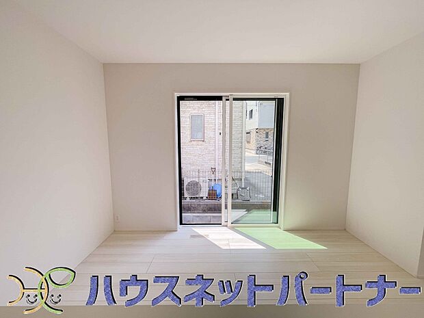 明るく開放的なダイニング。家族とのコミュニケーションが取りやすく、みんなの笑顔が溢れます