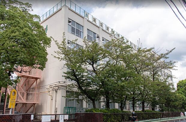 周辺環境-中学校(1300m)伊興中学校