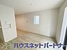 室内：明るく開放的なダイニング。家族とのコミュニケーションが取りやすく、みんなの笑顔が溢れます