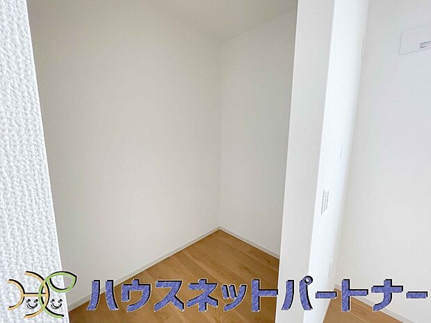 家族の小物って意外と増えていくので、収納が多いと助かります。