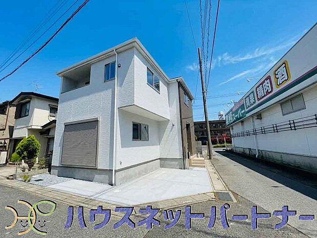 前面道路の日当たりの良い明るいお家。