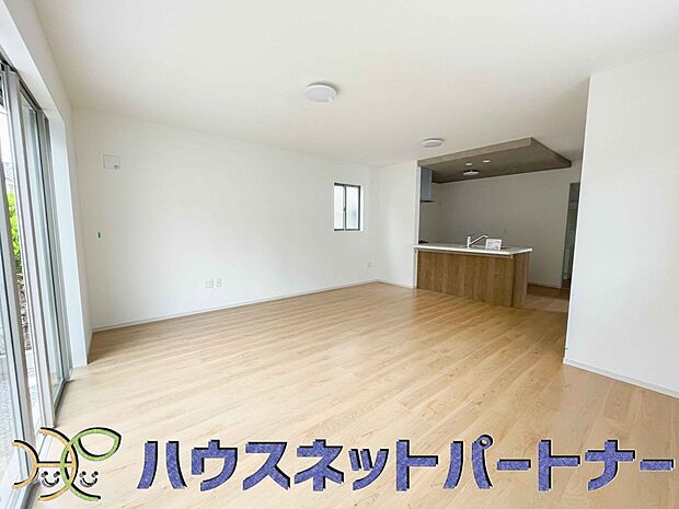 明るく開放的なダイニング。家族とのコミュニケーションが取りやすく、みんなの笑顔が溢れます。