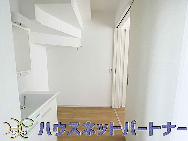 広い脱衣所、洗面台も大きなサイズを設置。建売では見ない広さと解放感。