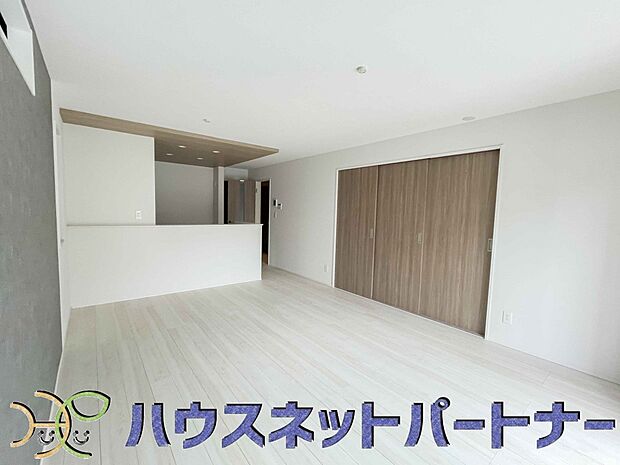 カウンターがあると配膳が楽なことがメリットの一つ。後片付けをするときも、ダイニングテーブルからあまり動かずに流し台へ運ぶことができるので便利です♪