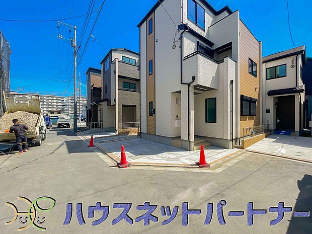 前面道路の日当たりの良い明るいお家。