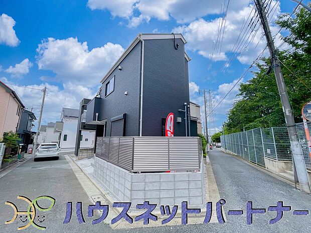 ここから始まる「日常」はご家族にとってかけがえのない時間となります。少しでも豊かに、快適に。そんな想いから本邸宅は生まれました。