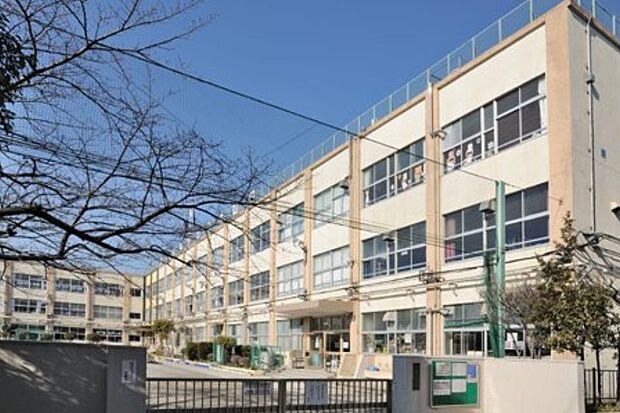 周辺環境-小学校(550m)足立区立西伊興小学校