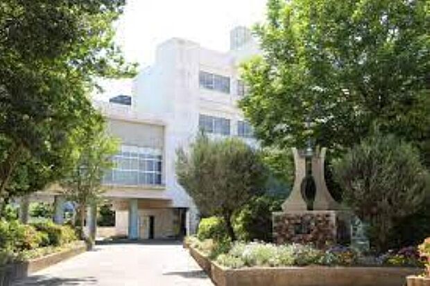 周辺環境-中学校(750m)川口市立青木中学校