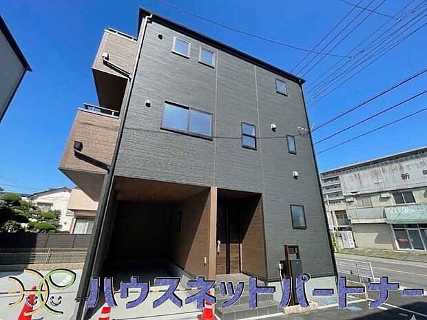太陽に愛された邸は、陽当り・通風に優れた魅力的で快適さを追求した新築戸建でした。ここに住むからこそ意味がある。そんな特別感に浸りながら、毎日をお過ごしして欲しいです。