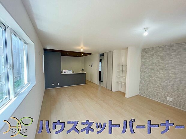 お料理できたらカウンターから手渡しができます。家族で会話をしながらお料理を楽しく。