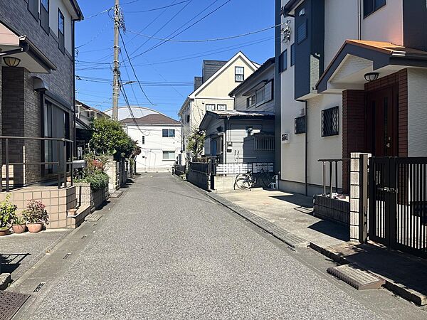 第一種住居地域、建蔽率60%、容積率160%(道路幅員制限）