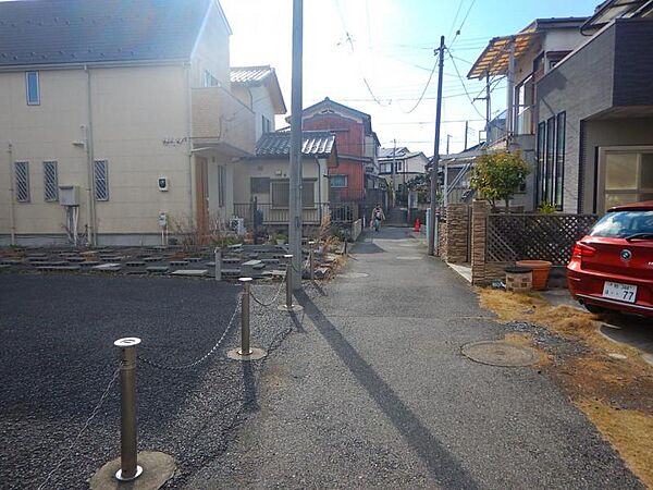 セットバック道路に面しています。将来は4ｍ道路幅になります。