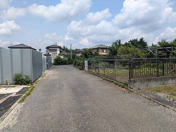 市街化調整区域・未接道につき、建物の建築はできません。