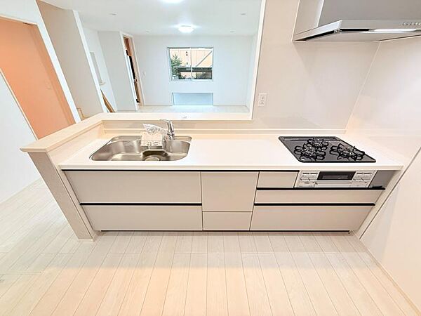 スライド収納キッチンは、調理器具の出し入れが楽です。