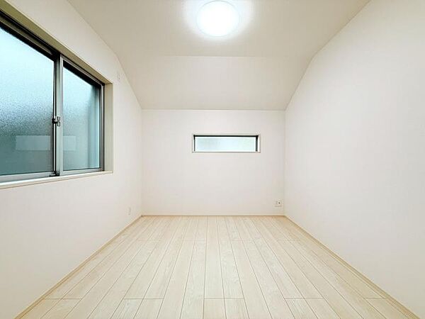 2面採光で、陽当り・風通しのよいベッドルームです。