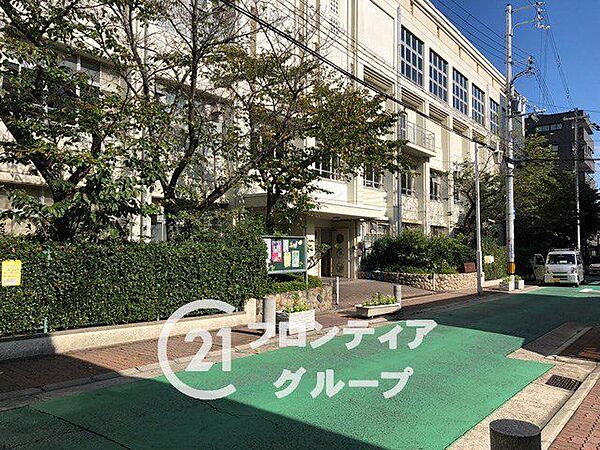 神戸市立板宿小学校 徒歩13分。 980m