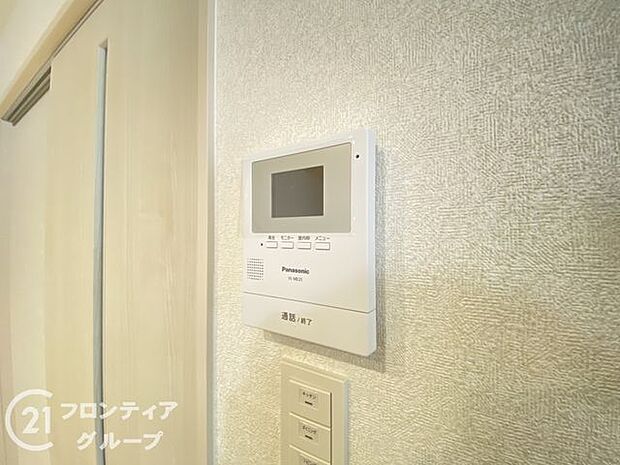 女性やお子様にも安心のTVモニター付きインターホン!一目で来客を確認できるので、特に小さなお子様をお持ちのご家庭でも安心してお住まい頂ける設備です。