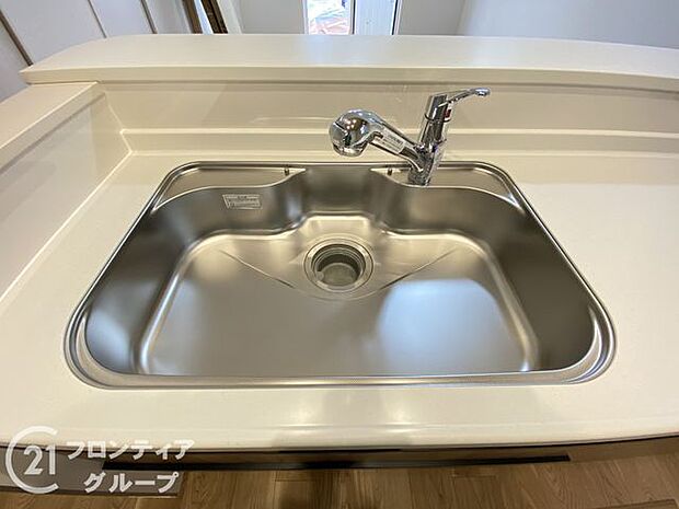 お鍋やホットプレートもすっぽりと入るワイドシンク