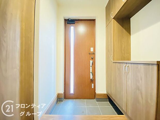 玄関は防犯性の優れたダブルロックドアです!