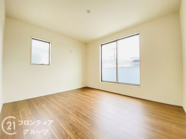 室内はシンプルな仕様となっており、それぞれの好みに合わせたインテリアで、趣味に合わせてレイアウトしやすくなっております。