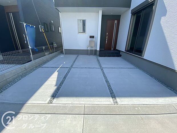 駐車スペースが広く安全に乗り降りできますね