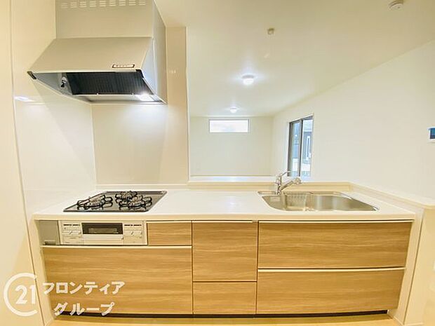 お手入れが楽に行える換気扇やステンレスワークトップは毎日お料理する奥様の味方！