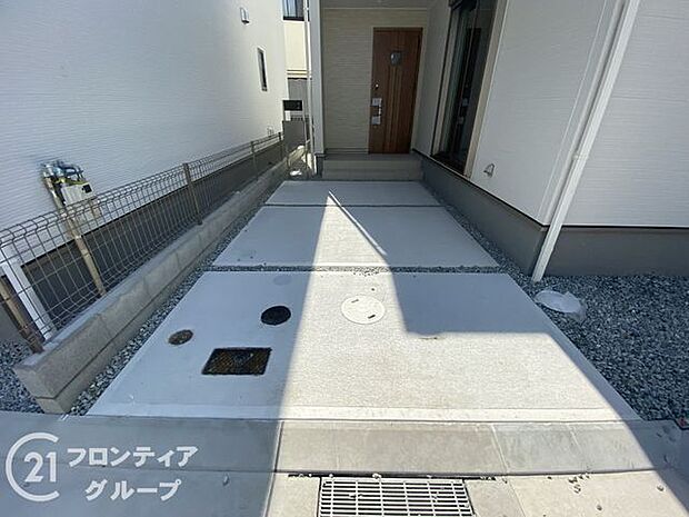 駐車場完備。安心して車を停められます