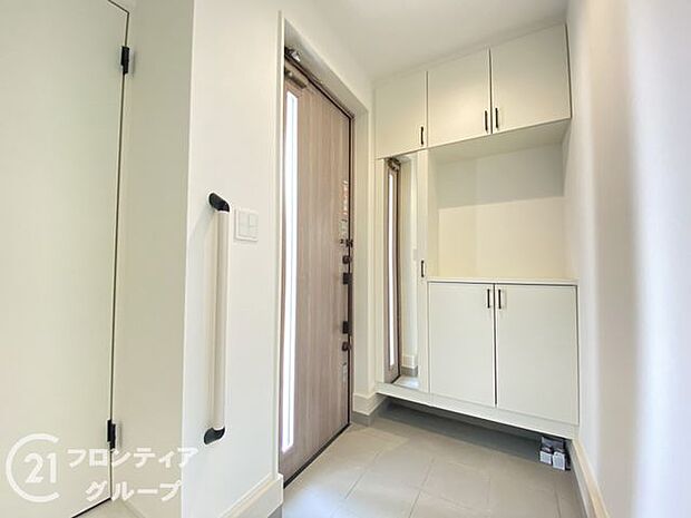 玄関は防犯性の優れたダブルロックドアです！