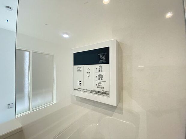 使いやすい給湯器リモコンで、温度調整も簡単に行えます。お風呂やキッチンで快適な温度をすぐに設定できるので、毎日の生活がより便利になります！